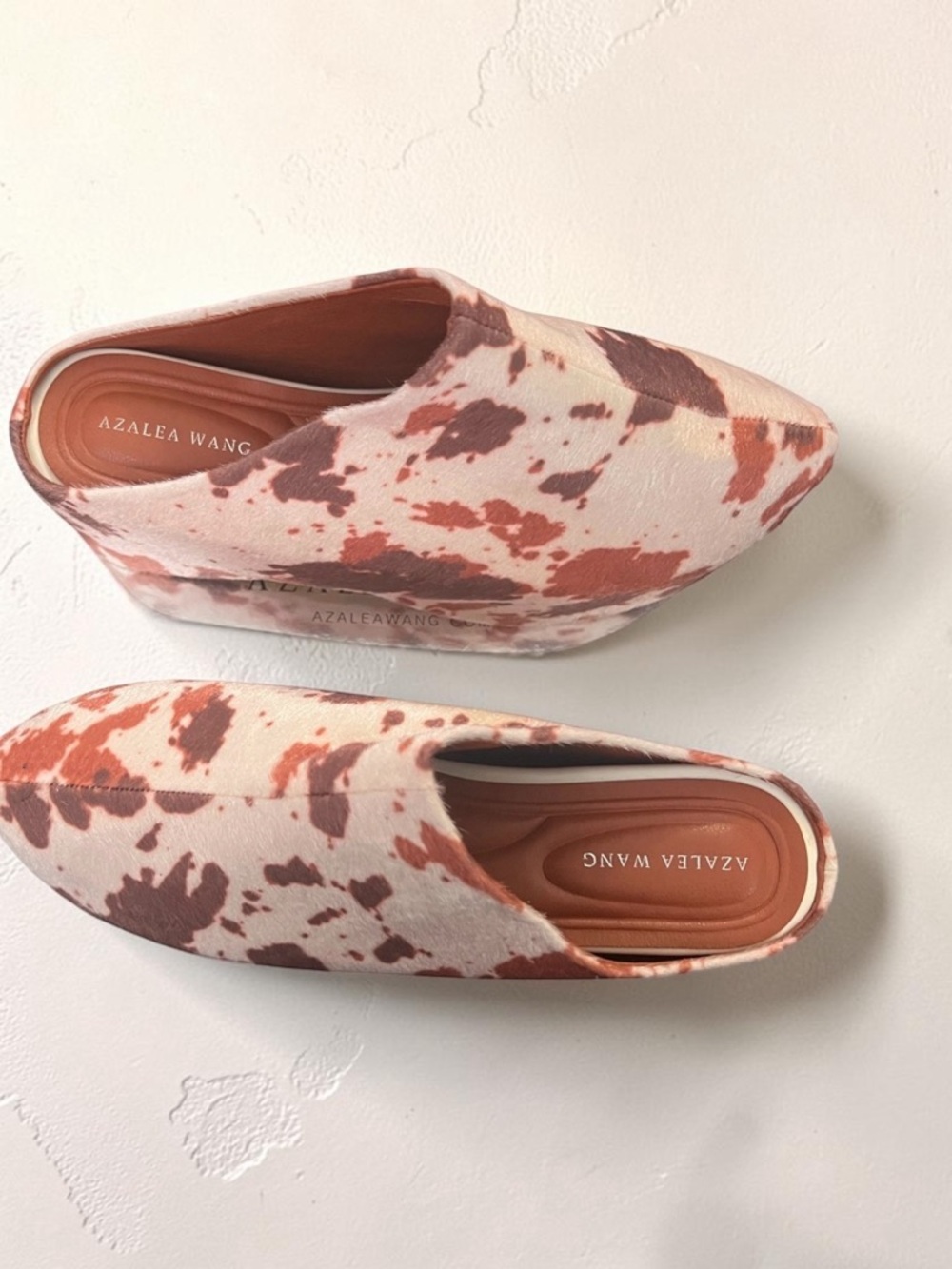 Brand new in the box Cream & Rust Patterned Pointed Mules